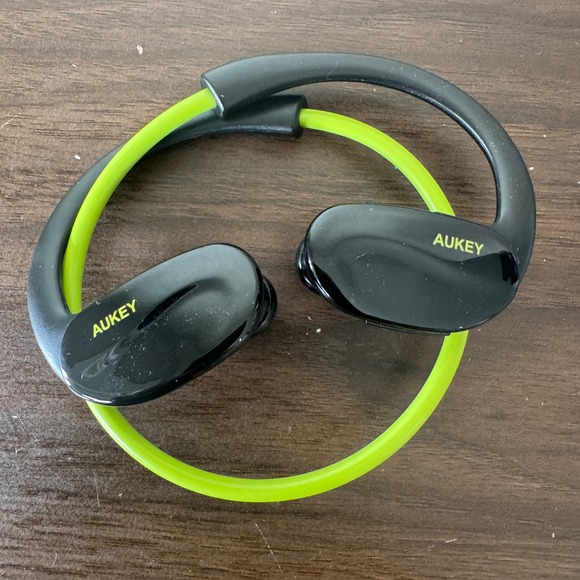 Aukey Other - Aukey Bluetooth Sport Headphones Behind-the-Neck Wireless Earbuds Black Green
